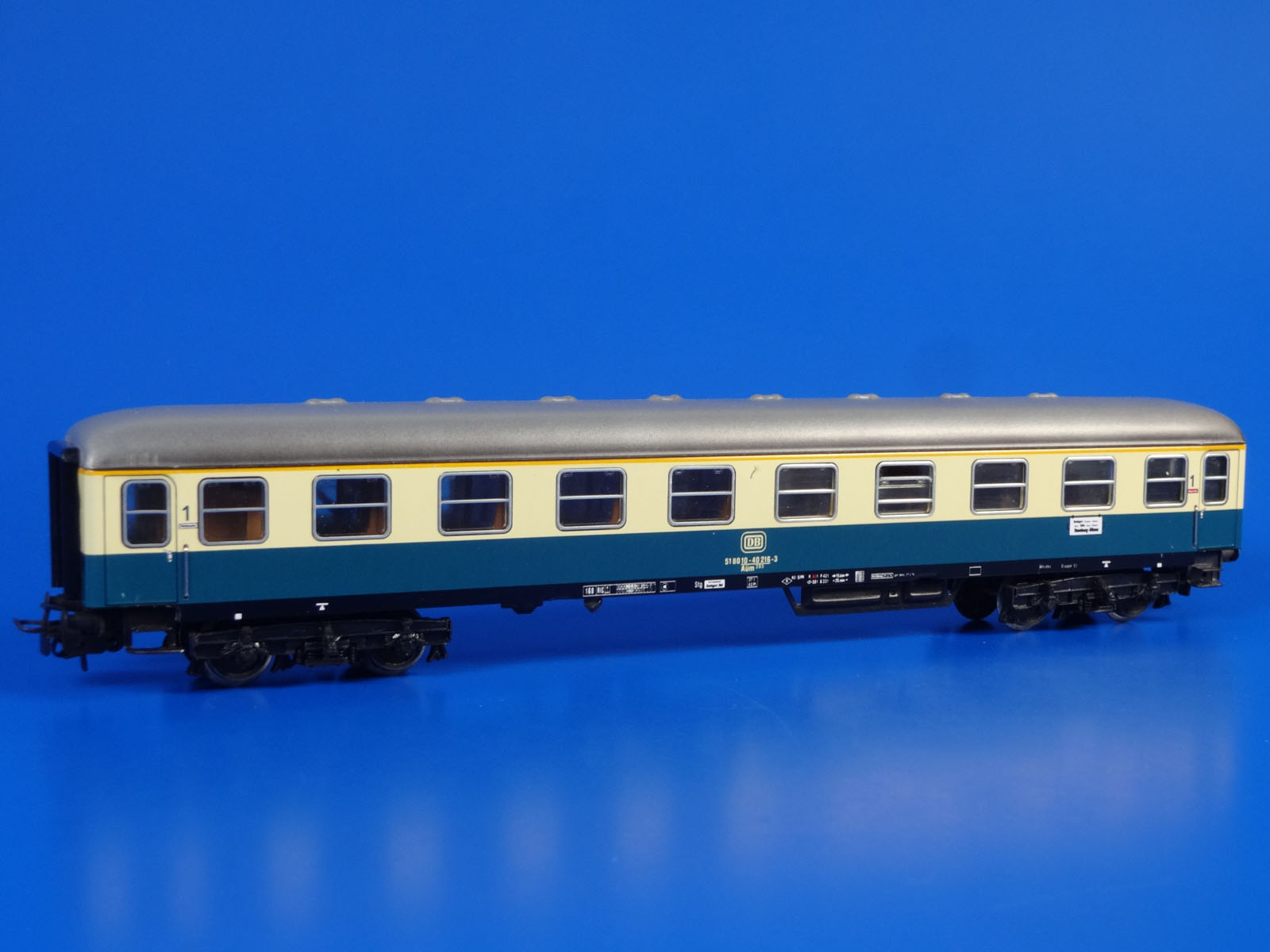 MARKLIN H0 - 4111 - Express 1nd Class Passenger Coach + Passengers